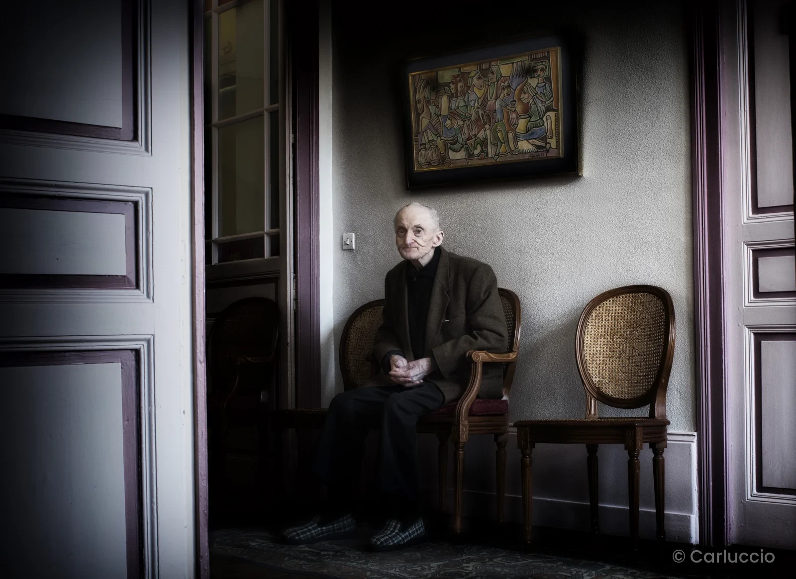 Portrait d'une résidente dans son environnement